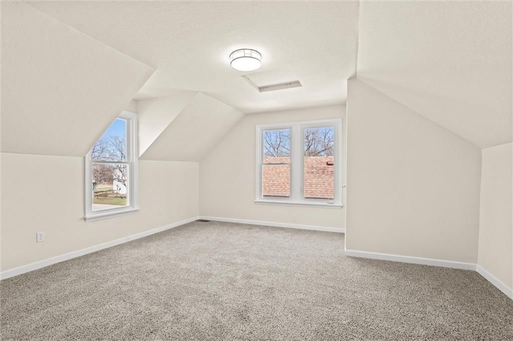 Photo 16 of 24 - 234 W 7th Street