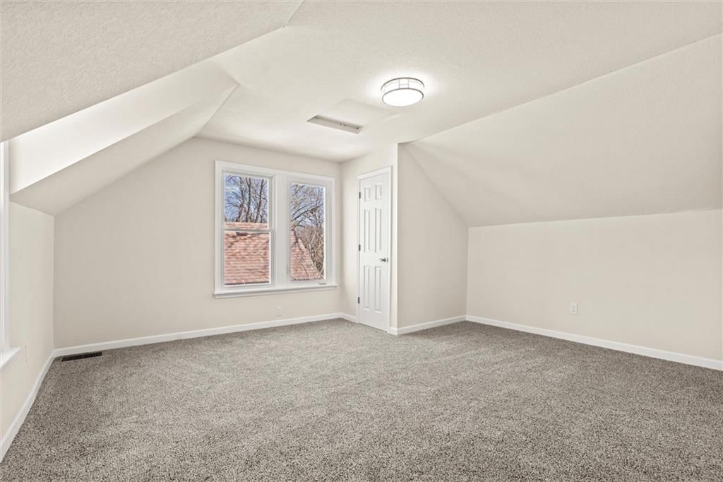 Photo 17 of 24 - 234 W 7th Street
