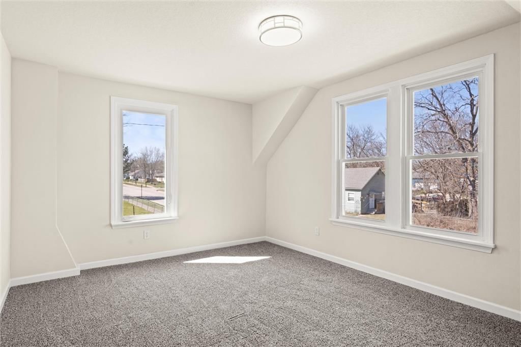 Photo 19 of 24 - 234 W 7th Street