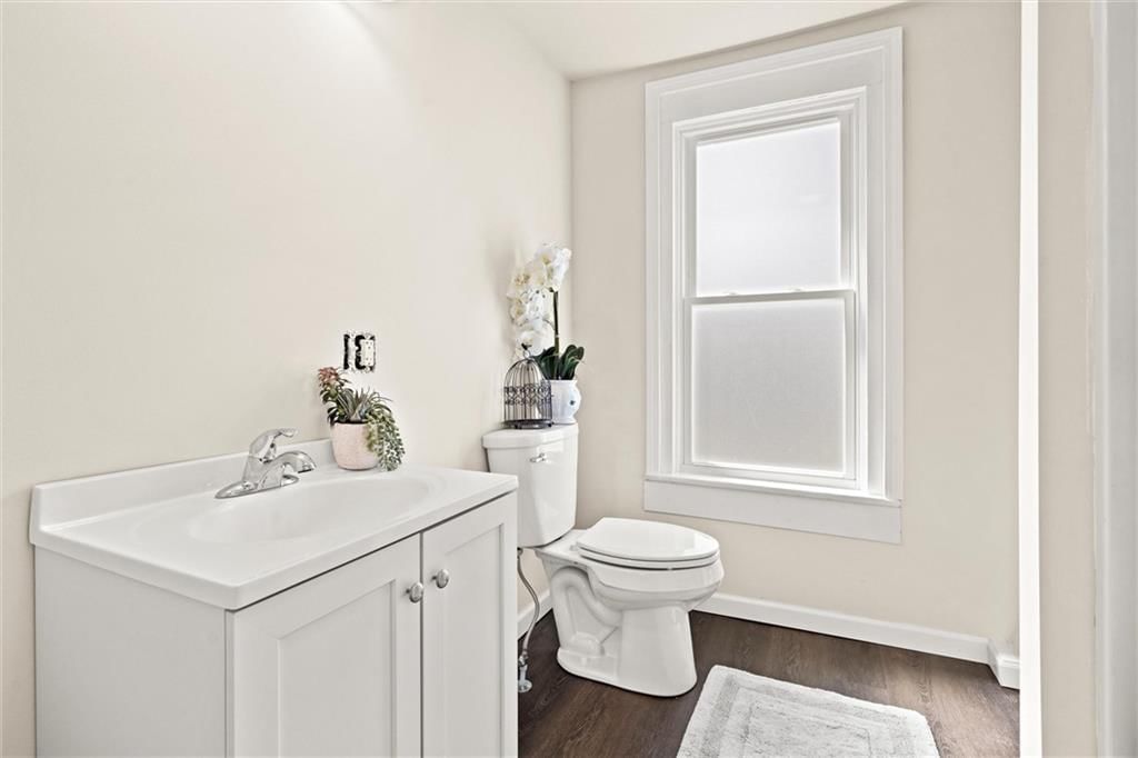 Photo 21 of 24 - 234 W 7th Street