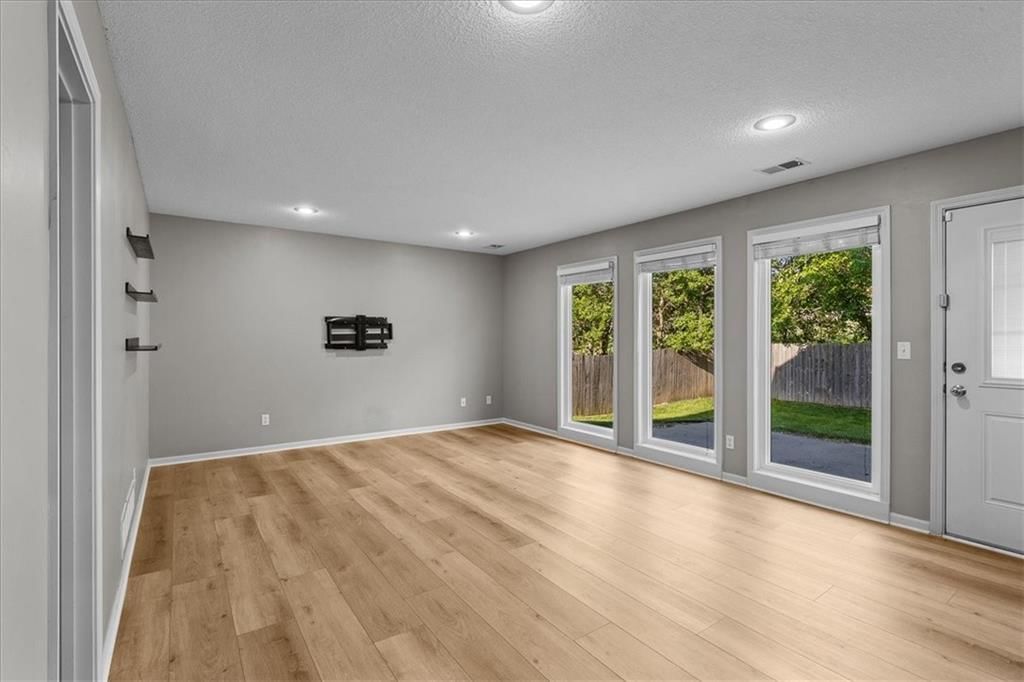 7732 N Nodaway Avenue — photo 14