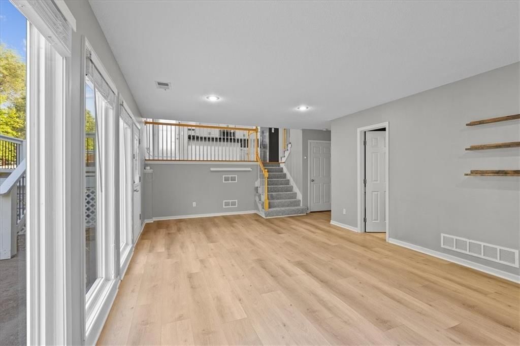 7732 N Nodaway Avenue — photo 15