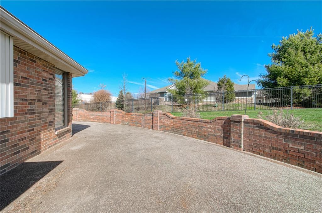 7012 N Benton Court — photo 26