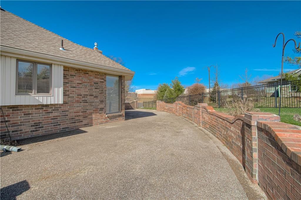 7012 N Benton Court — photo 27