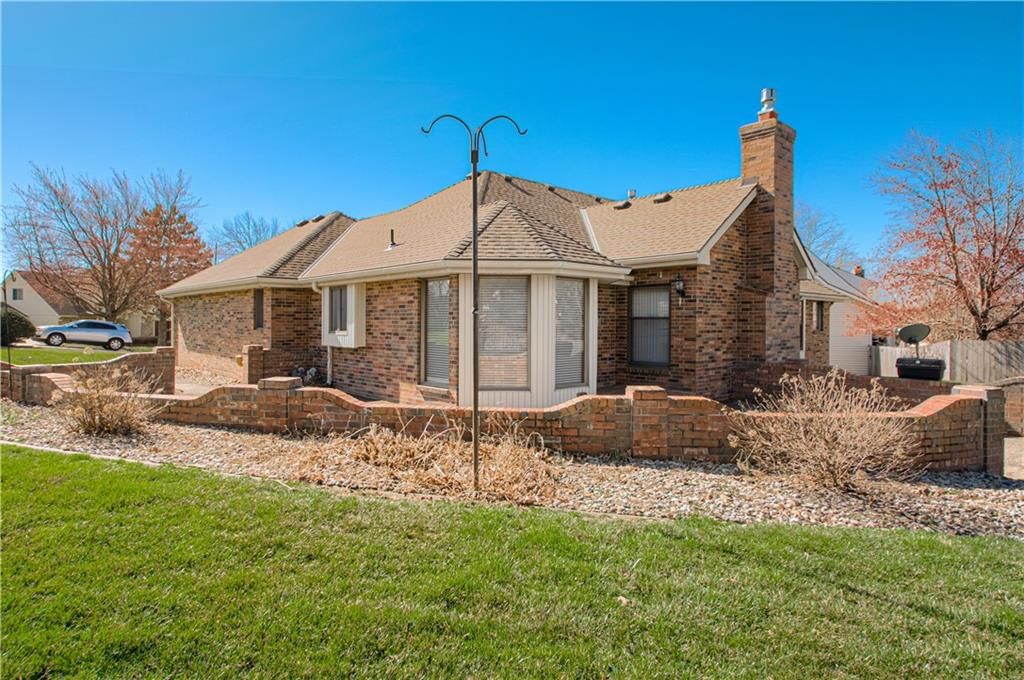 7012 N Benton Court — photo 32