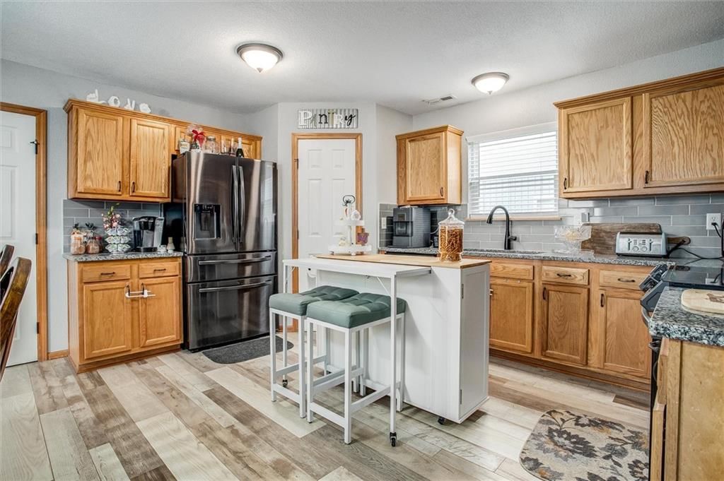 400 NE Coldwater Creek Drive — photo 8