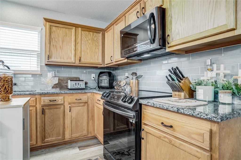 400 NE Coldwater Creek Drive — photo 9