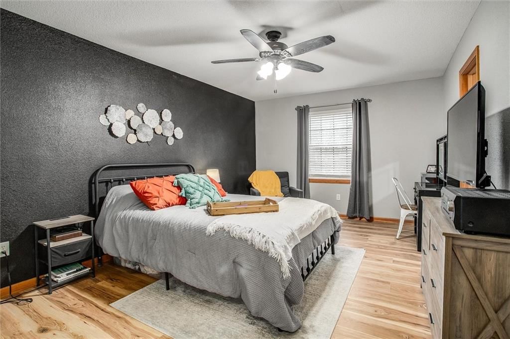 400 NE Coldwater Creek Drive — photo 15