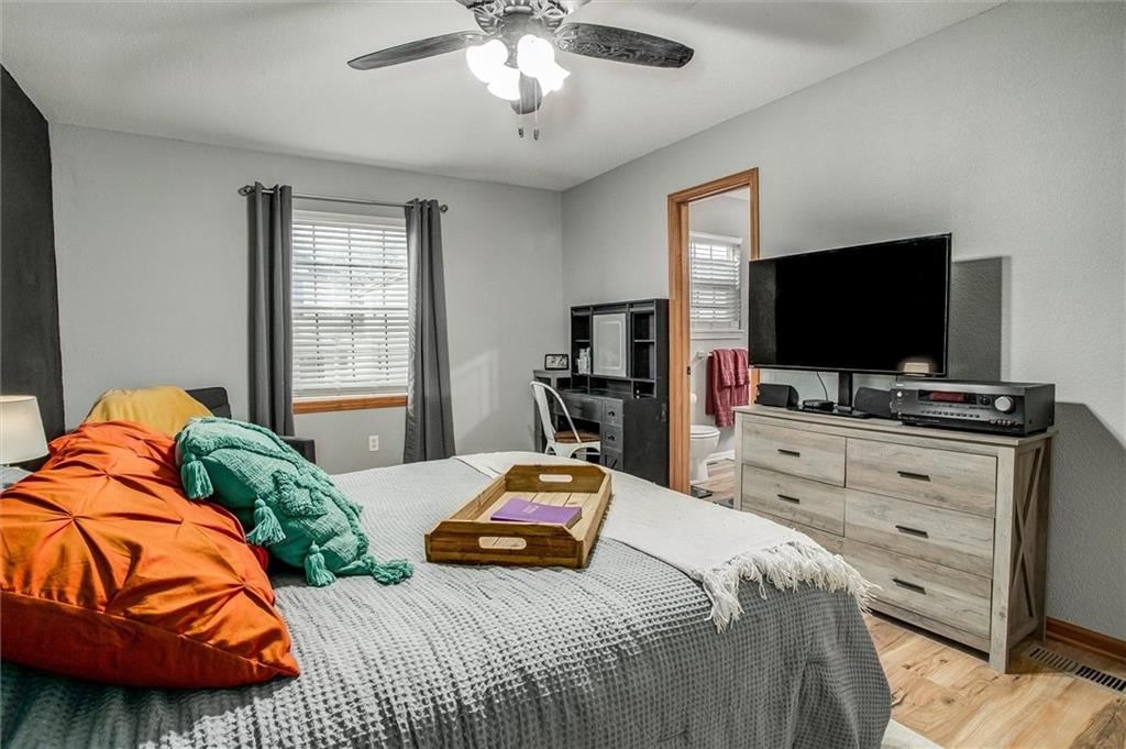400 NE Coldwater Creek Drive — photo 16