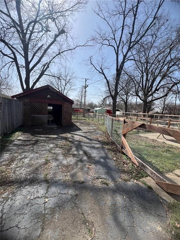 525 W Forest Street — photo 14