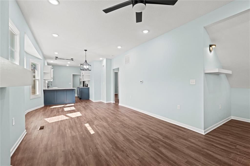 2414 Spruce Avenue — photo 6