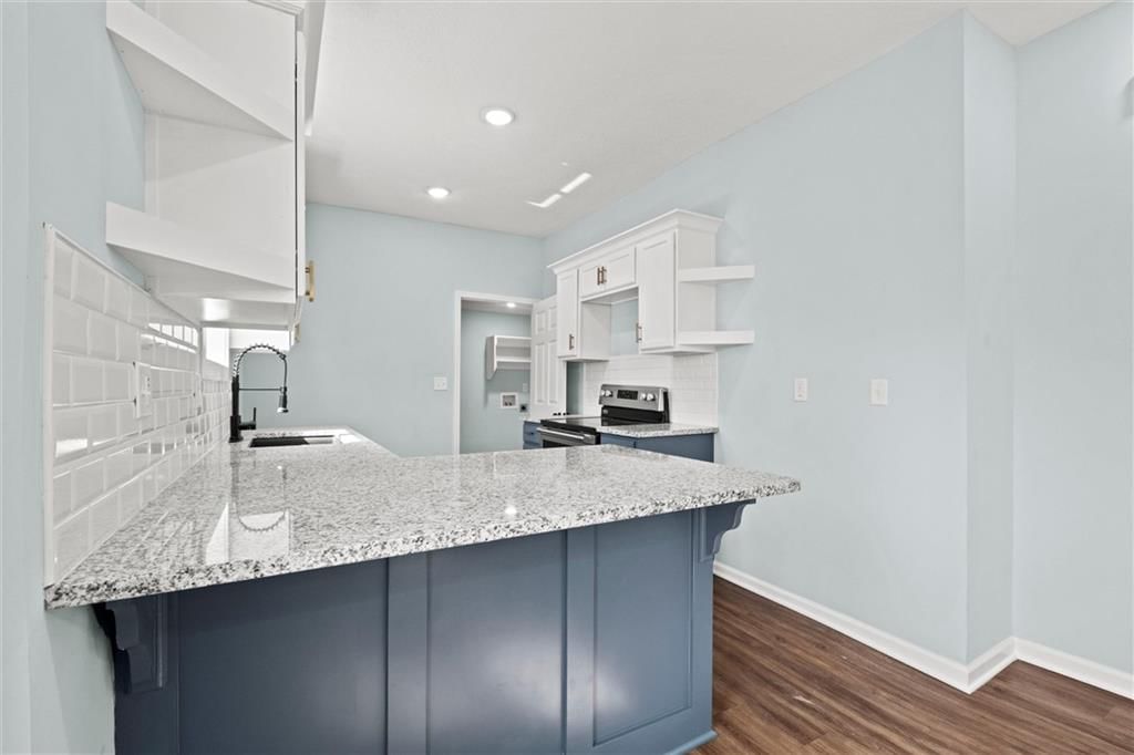 2414 Spruce Avenue — photo 11