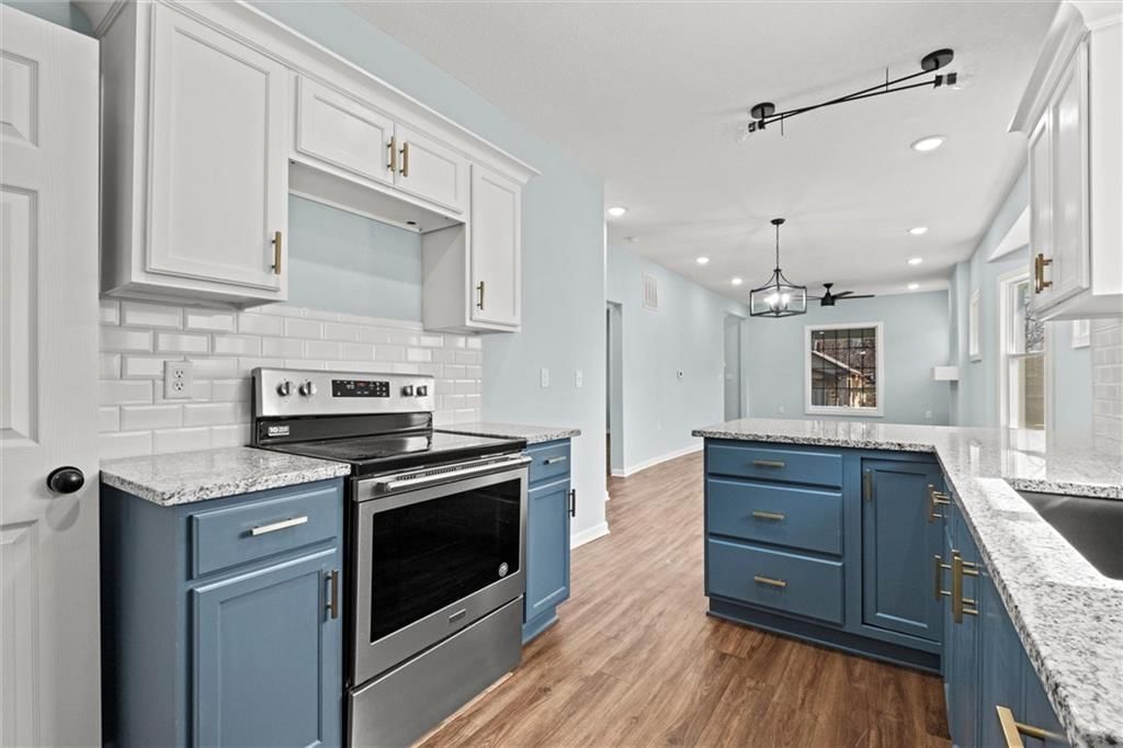 2414 Spruce Avenue — photo 12