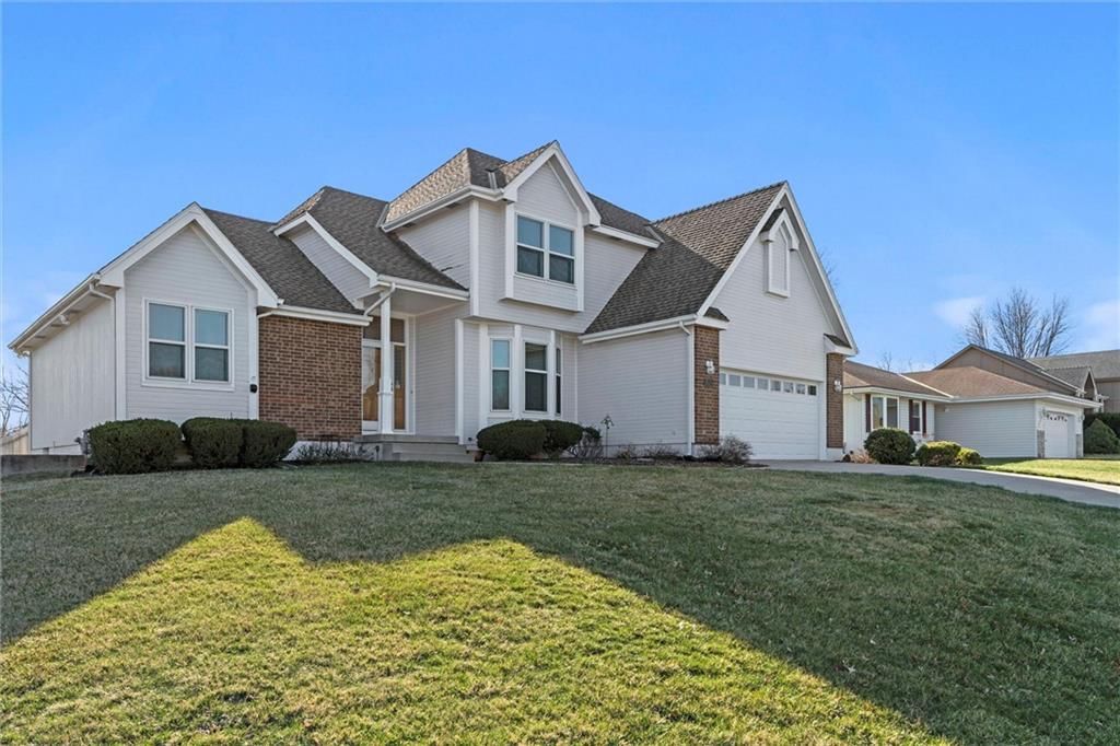 Photo 3 of 37 - 1549 SW Fredrick Drive