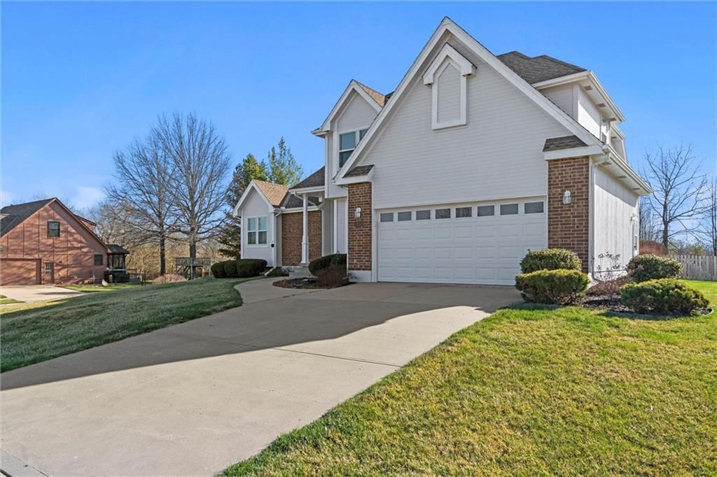 Photo 4 of 37 - 1549 SW Fredrick Drive