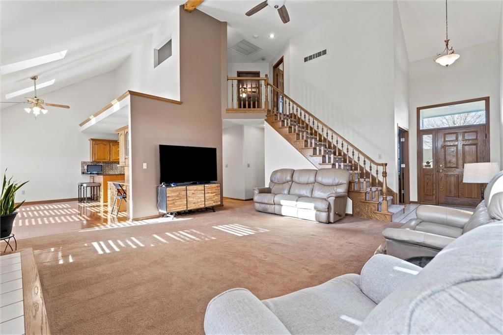 Photo 8 of 37 - 1549 SW Fredrick Drive
