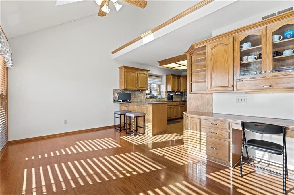 Photo 10 of 37 - 1549 SW Fredrick Drive