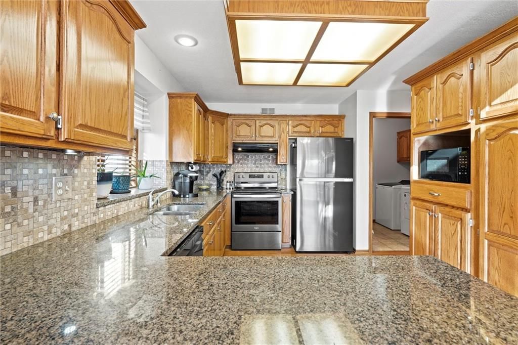 Photo 13 of 37 - 1549 SW Fredrick Drive