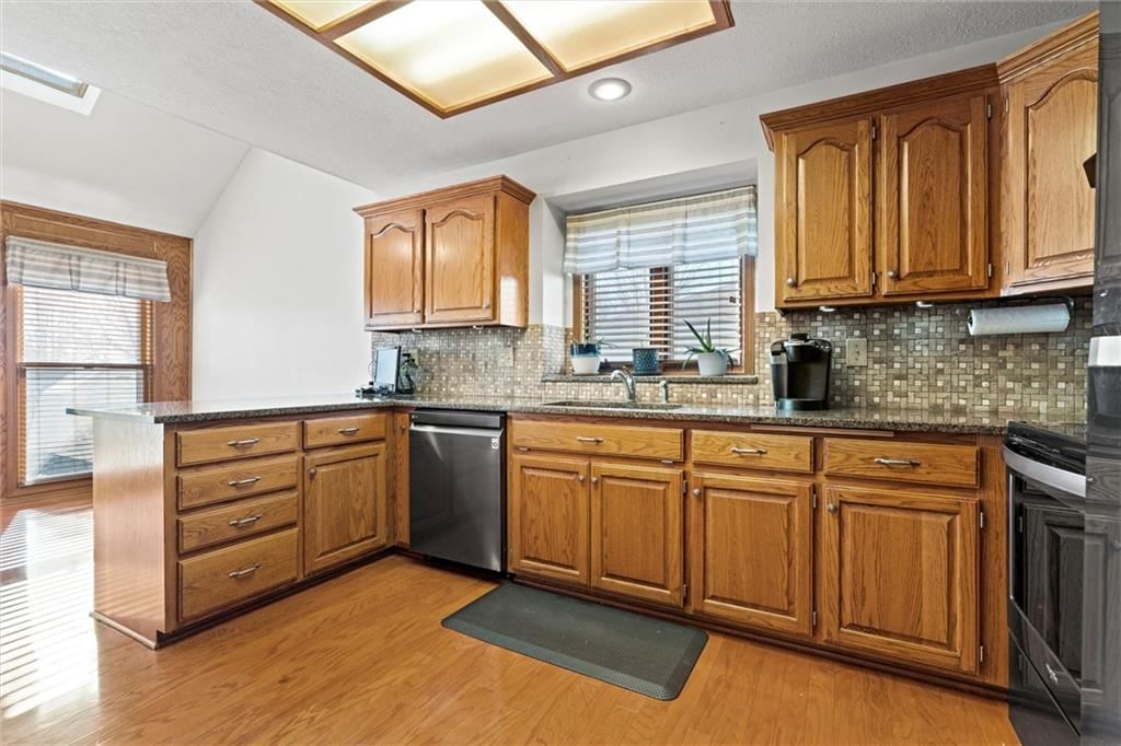 Photo 14 of 37 - 1549 SW Fredrick Drive