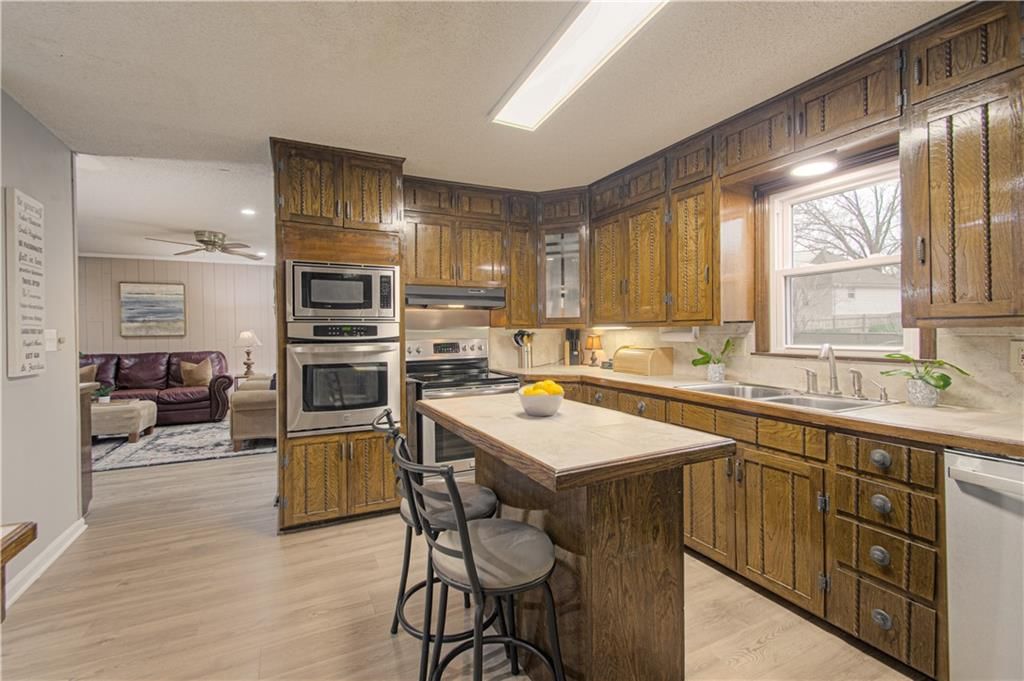 6814 N Euclid Avenue — photo 10