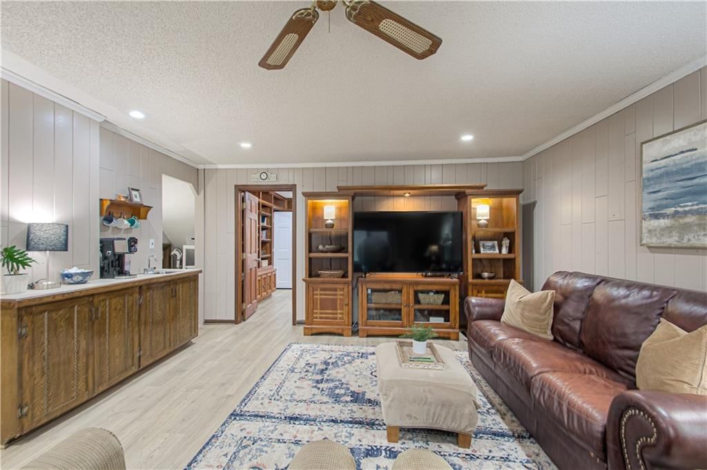 6814 N Euclid Avenue — photo 17
