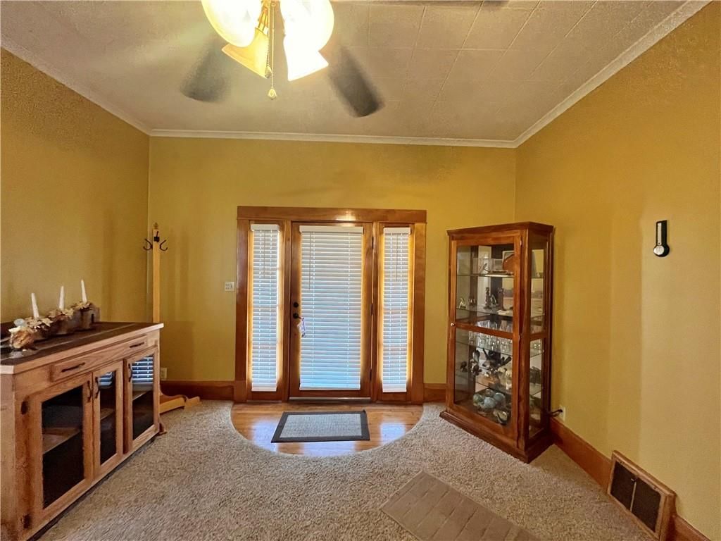 1811 N Locust Street — photo 6