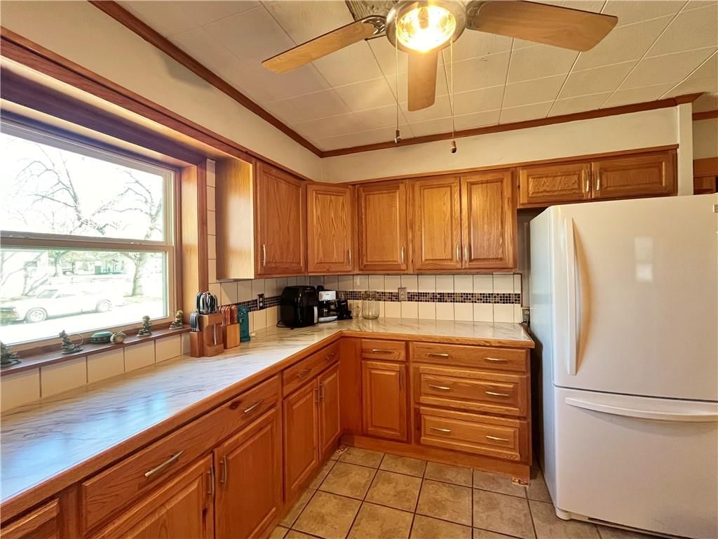 1811 N Locust Street — photo 9