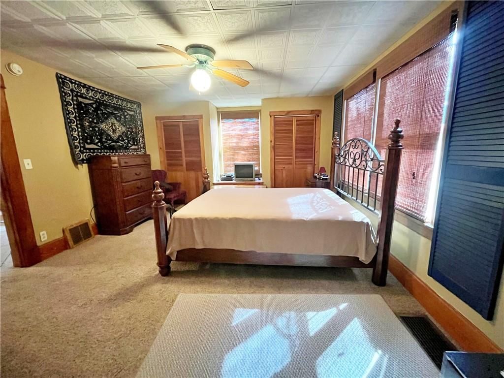 1811 N Locust Street — photo 16