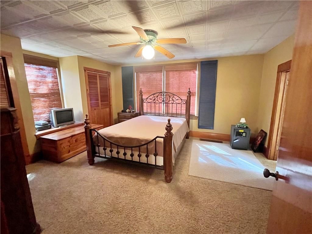 1811 N Locust Street — photo 17