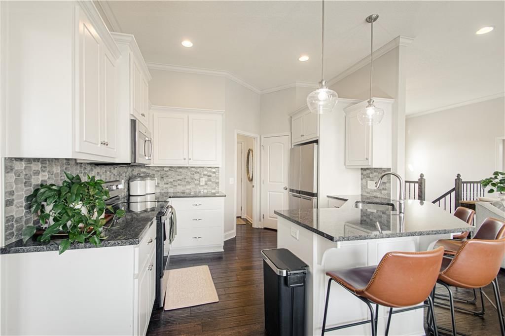 407 W 10th Street — photo 10