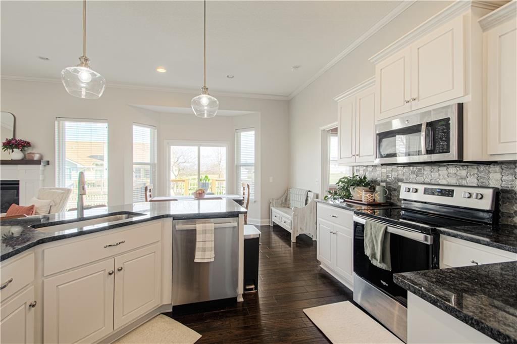 407 W 10th Street — photo 12