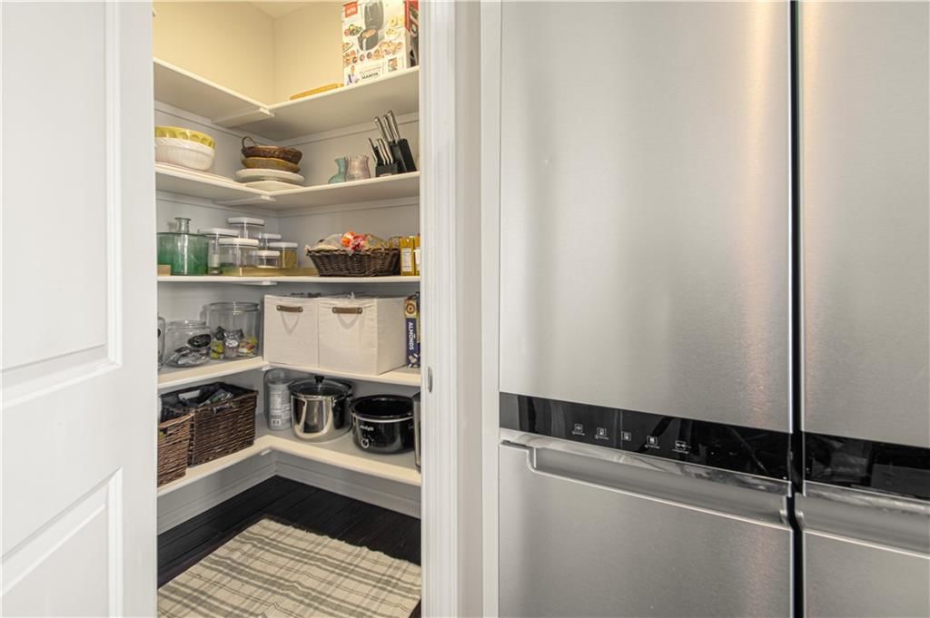 407 W 10th Street — photo 14