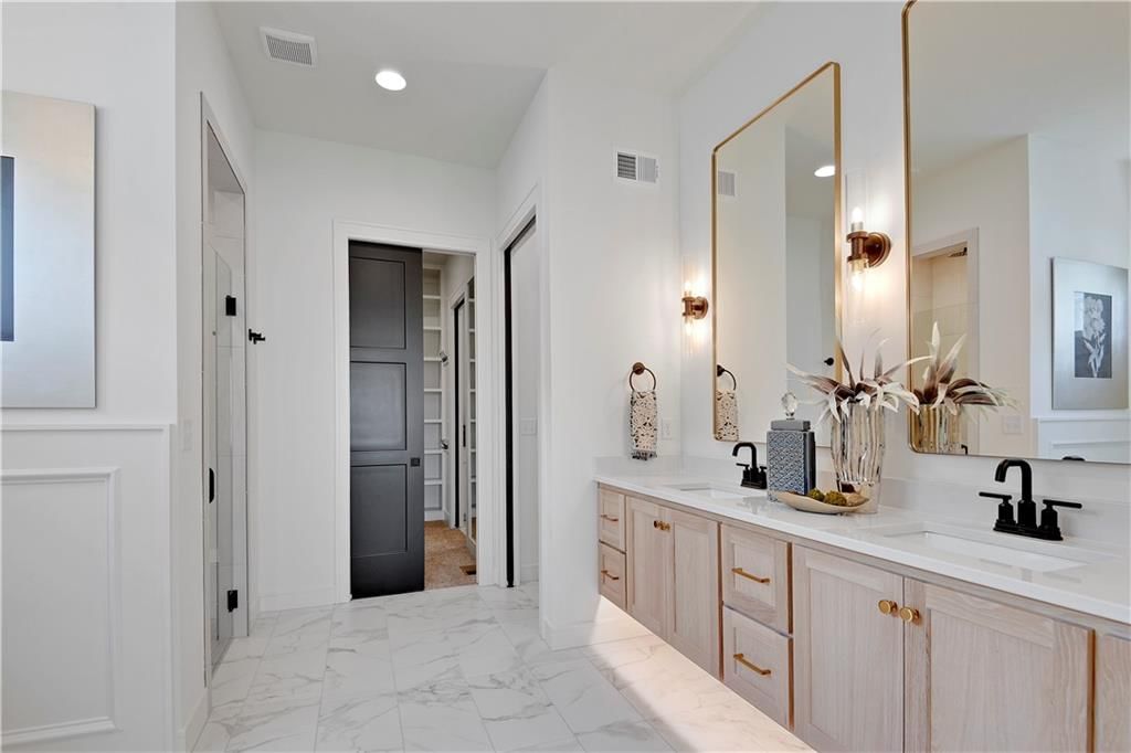 Photo 16 of 29 - 24936 W 98th Place