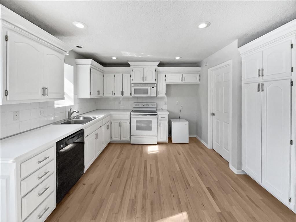 10009 W 126th Street — photo 17