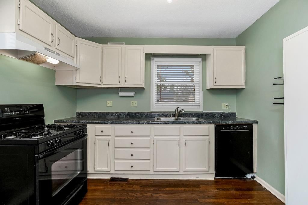 8117 Belleview Street — photo 9