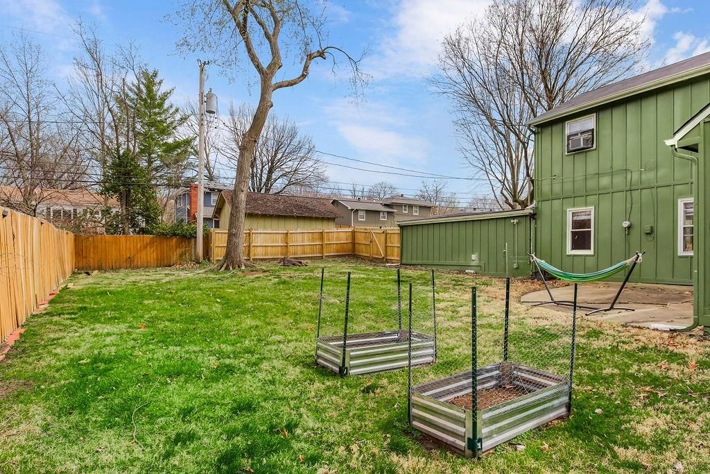 8117 Belleview Street — photo 28