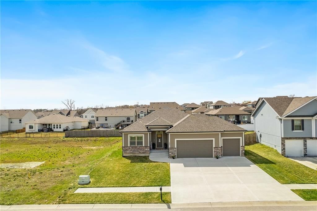1295 NW Crestwood Drive — photo 6