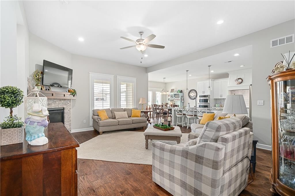 1295 NW Crestwood Drive — photo 8