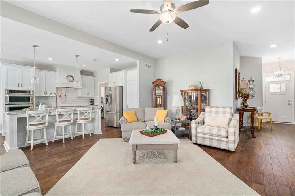 1295 NW Crestwood Drive — photo 10