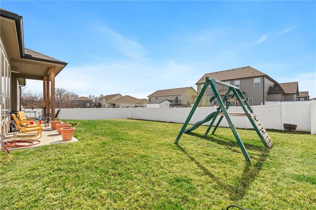 1295 NW Crestwood Drive — photo 36