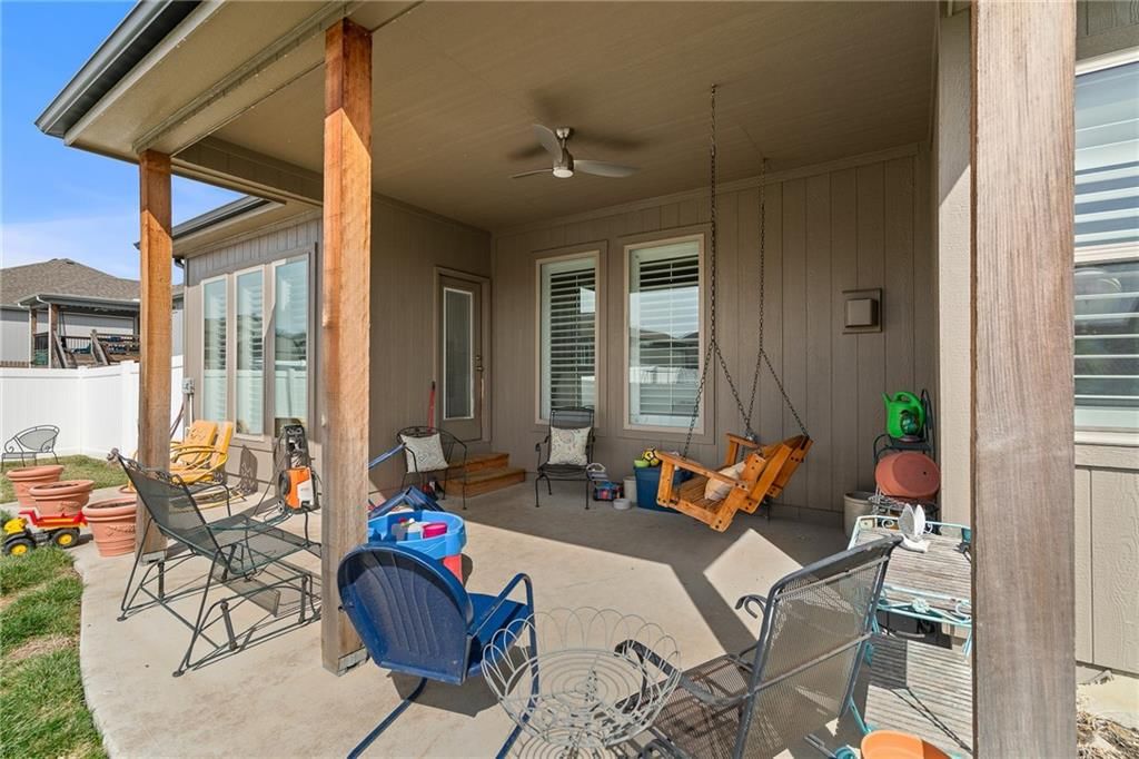 1295 NW Crestwood Drive — photo 38