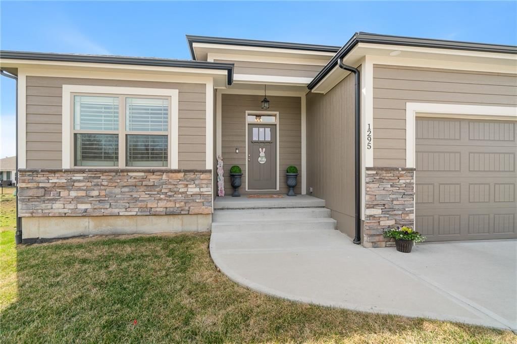 1295 NW Crestwood Drive — photo 44