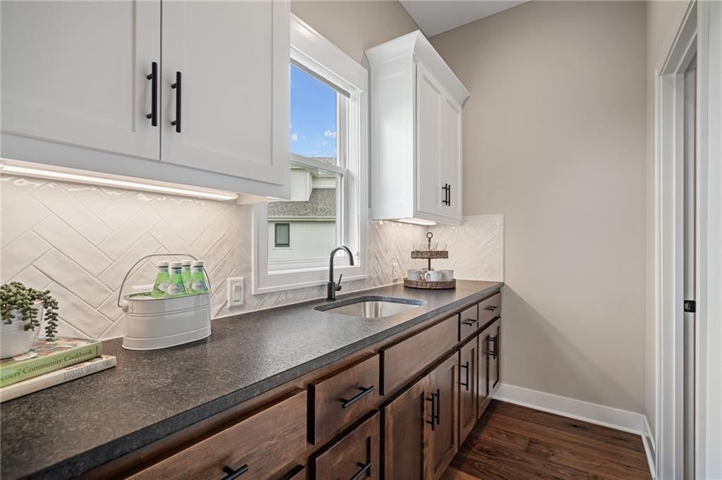 9238 Marion Street — photo 16