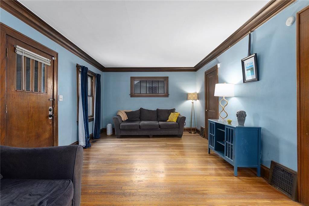 5845 Charlotte Street — photo 9