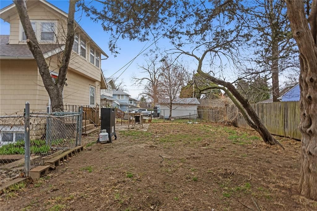 5845 Charlotte Street — photo 33