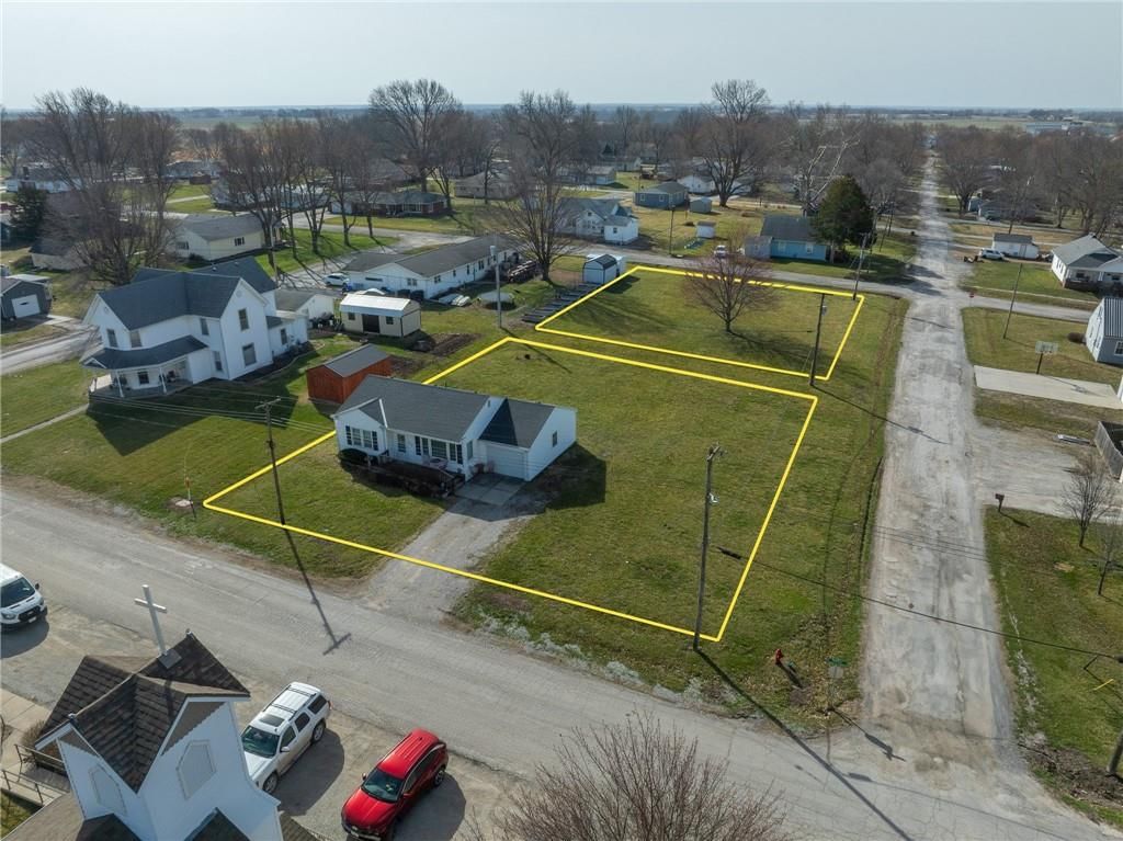 Photo 2 of 29 - 202 E Middle Street