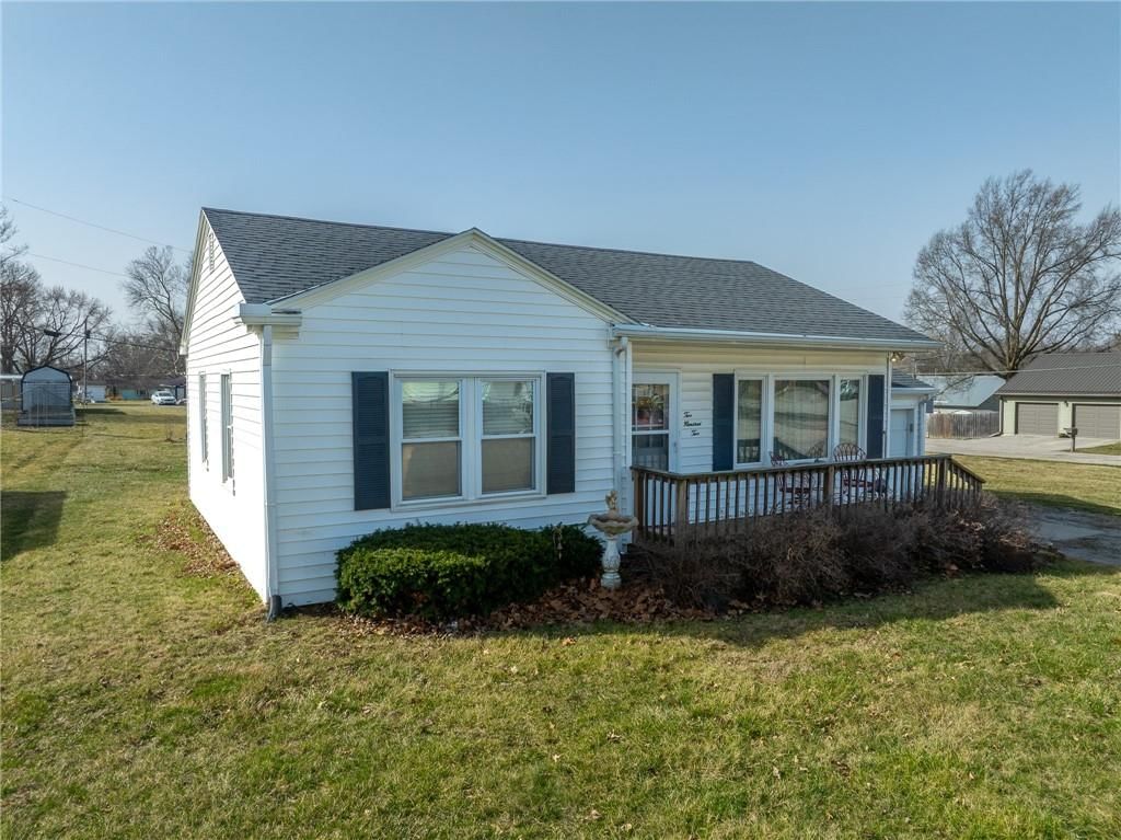 Photo 5 of 29 - 202 E Middle Street