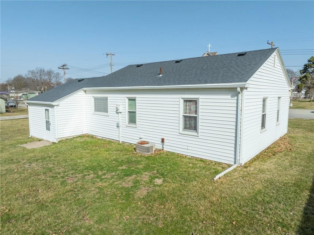 Photo 6 of 29 - 202 E Middle Street