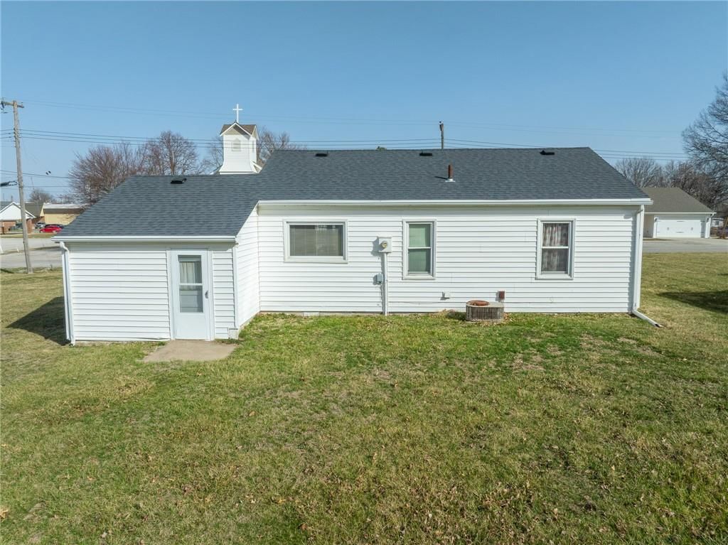 Photo 7 of 29 - 202 E Middle Street