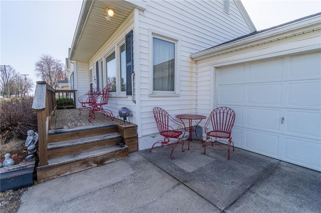 Photo 9 of 29 - 202 E Middle Street